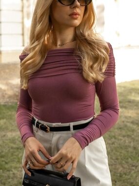 Women's Off-Shoulder Long Sleeve Top in Mauve